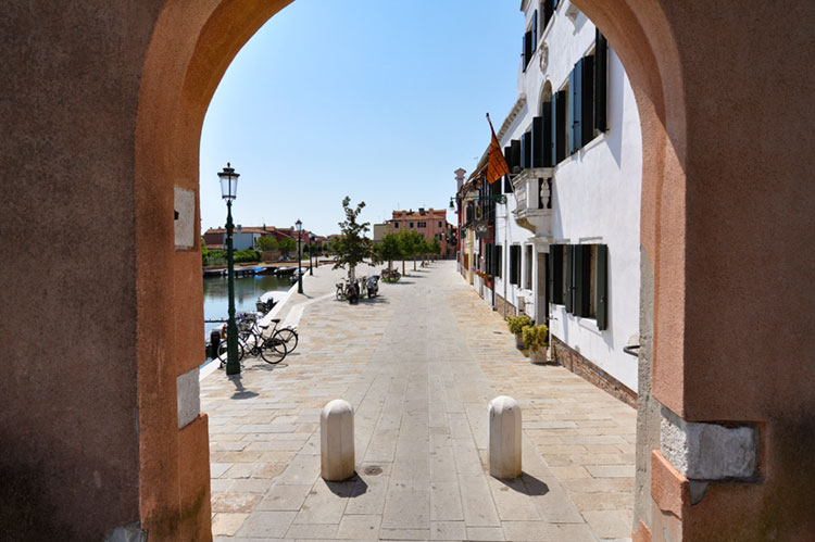 Ponte del Borgo at the eastern entrance to Malamocco.