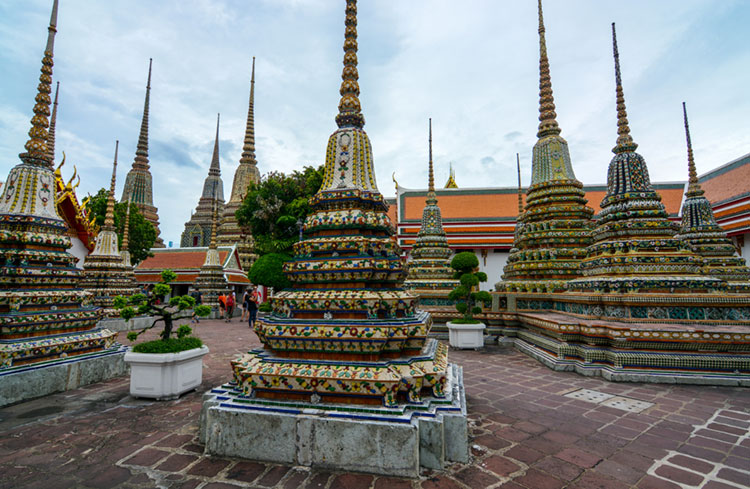 Chedis containing royal family ashes and relics of Buddha at Wat Pho.