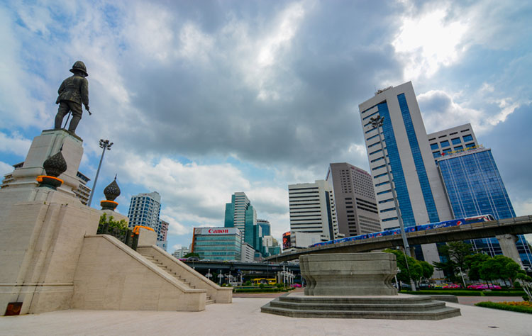 King Rama VI Monument in Lumphini Park.