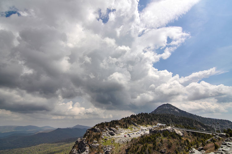 Wide-angle view of Convention Table Rock and the mile-high swinging bridge.